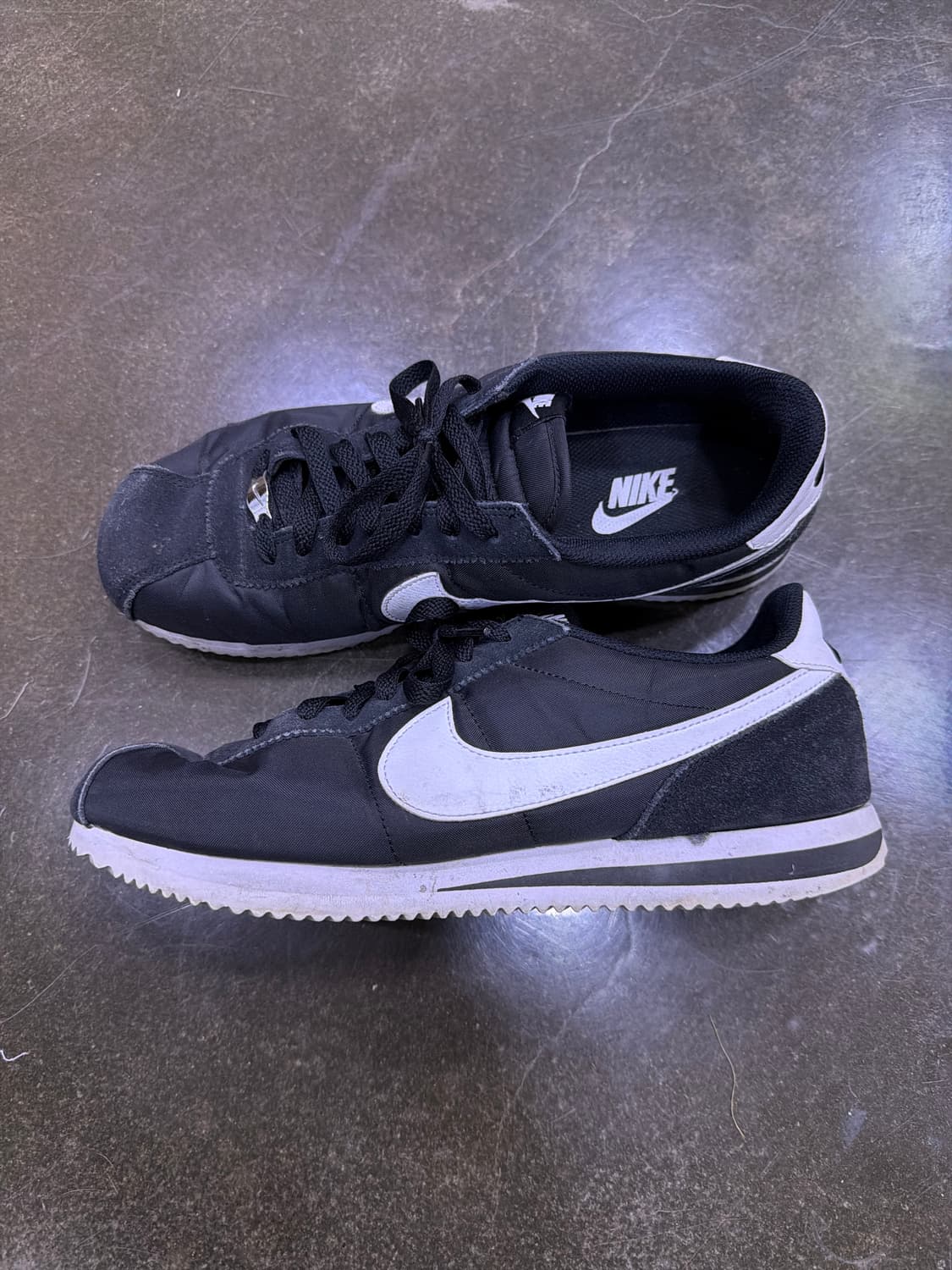 나이키 클래식 코르테즈 나일론 스웨이드 블랙 화이트 285 상품이미지5