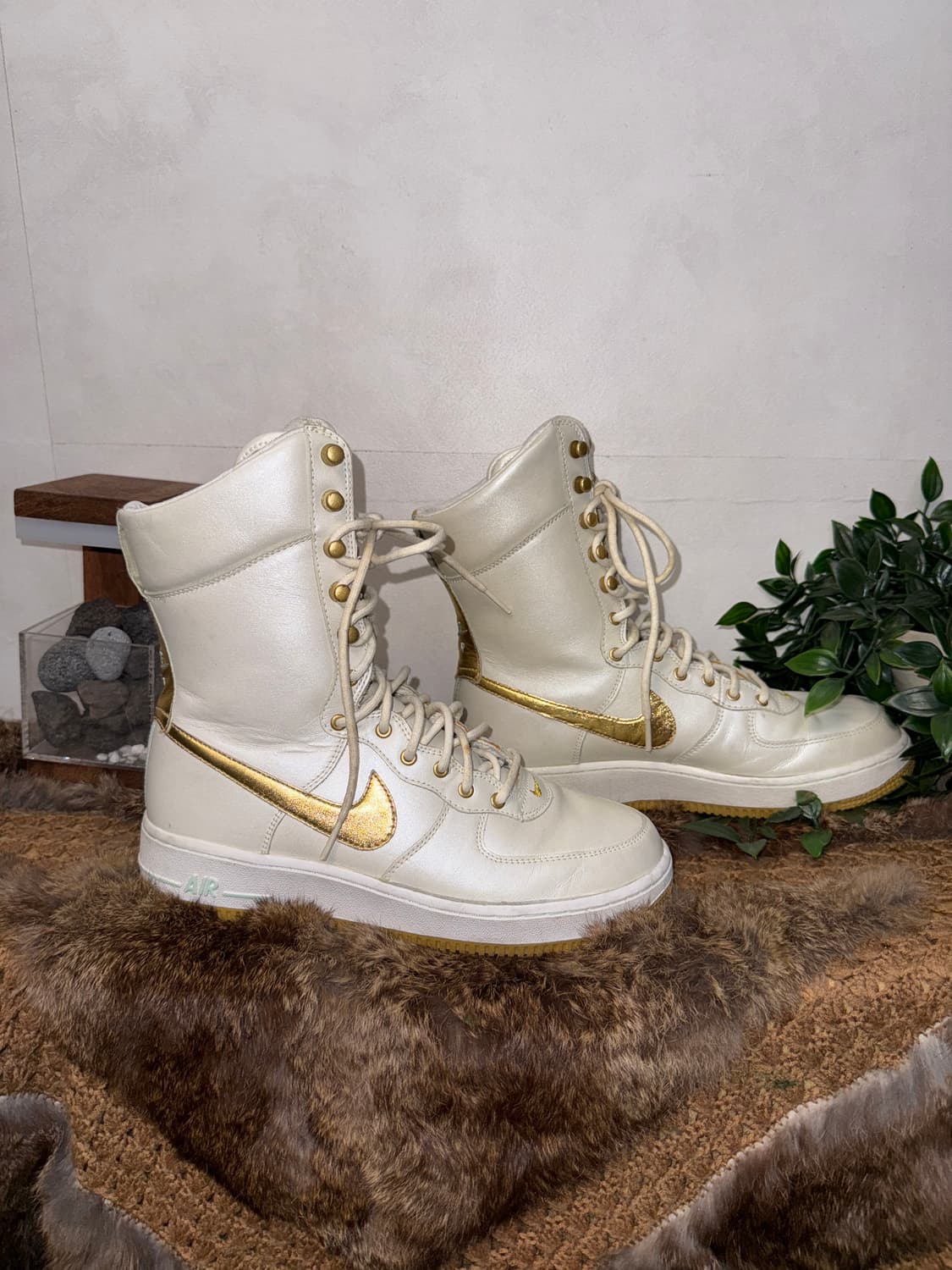 Nike Air Force1 white gold hightop 스니커즈 상품이미지5
