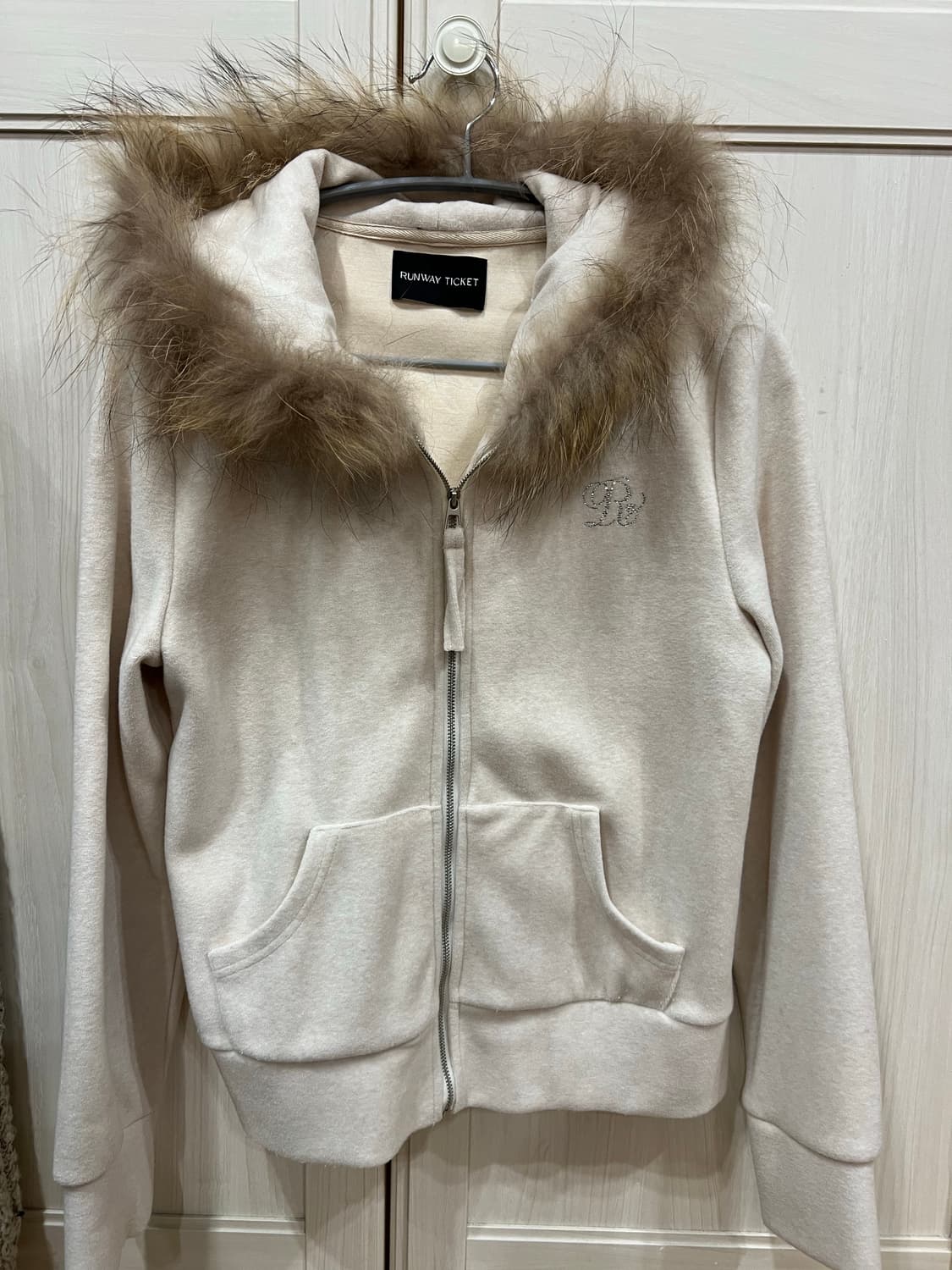 RUNAWAY TICKET 퍼 후드 집업 아이보리 상품이미지1