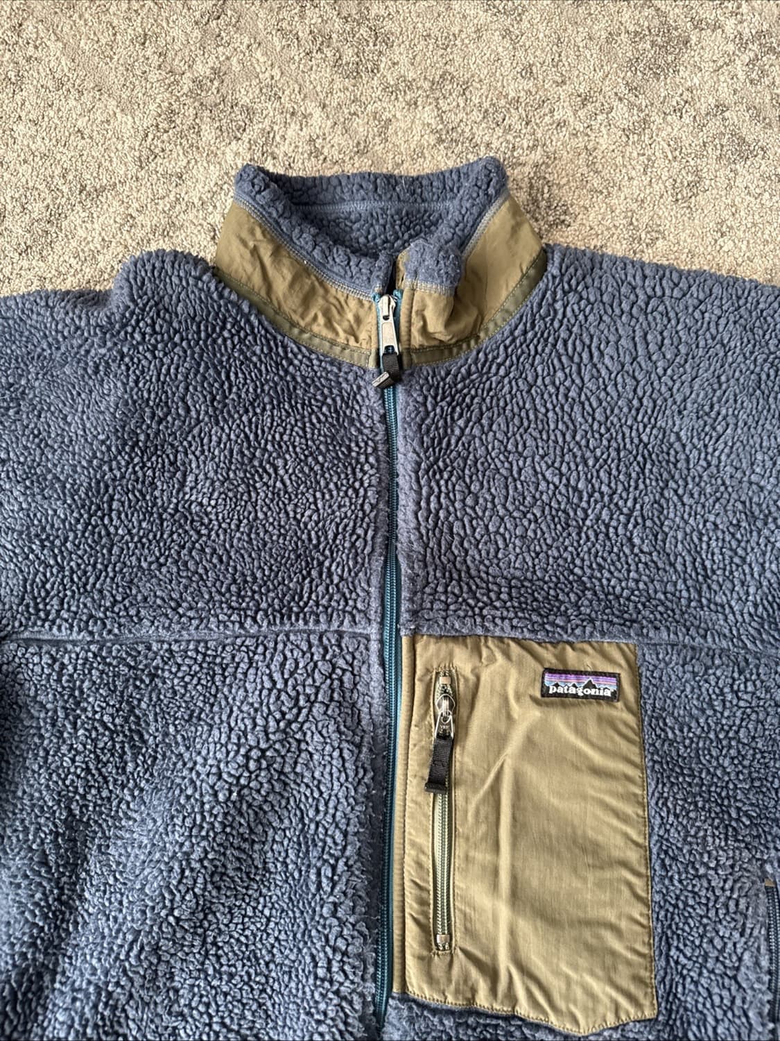파타고니아 클래식 레트로-X 플리스 자켓 클래식 네이비/카키 상품이미지2