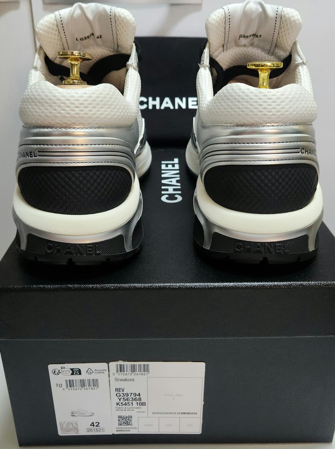 [정품 ] 샤넬 스니커즈 운동화 CC로고 샤식스 실버/블랙/화이트 42 상품이미지6