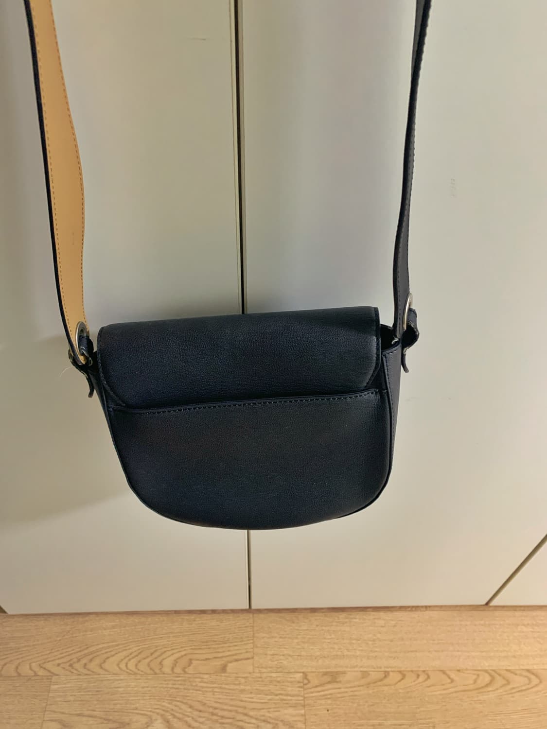 제이에스티나 네이비 크로스백 상품이미지5