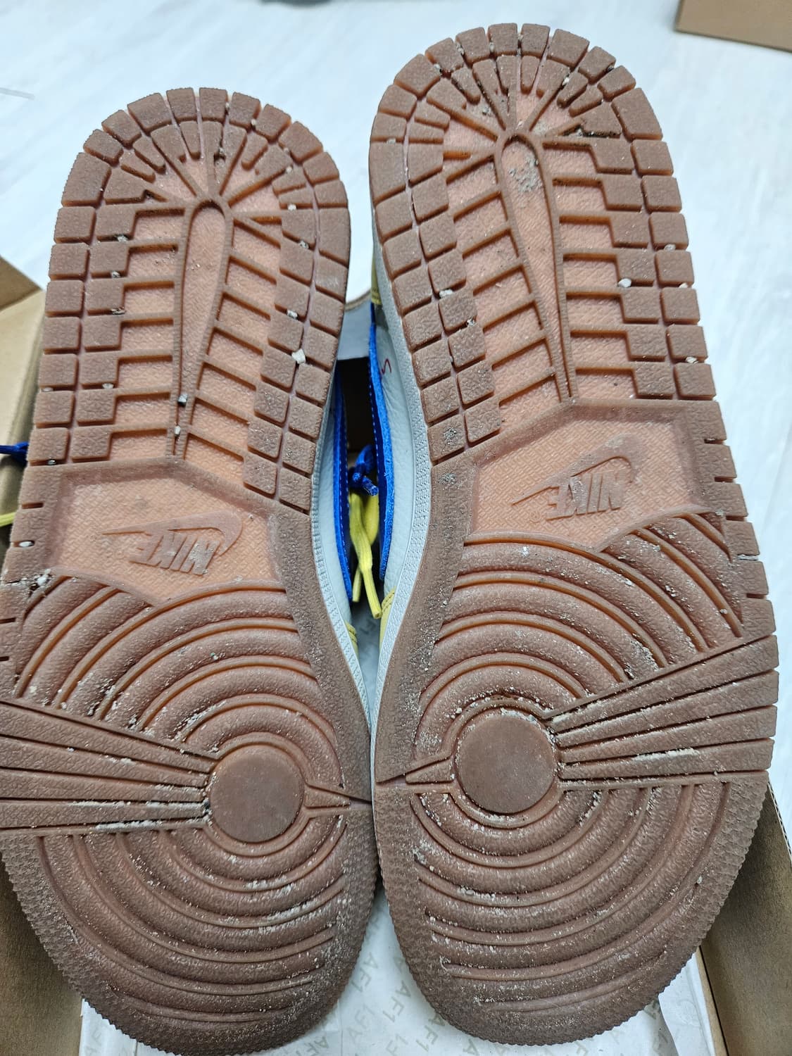 나이키 트레비스스캇 카나리 상품이미지4