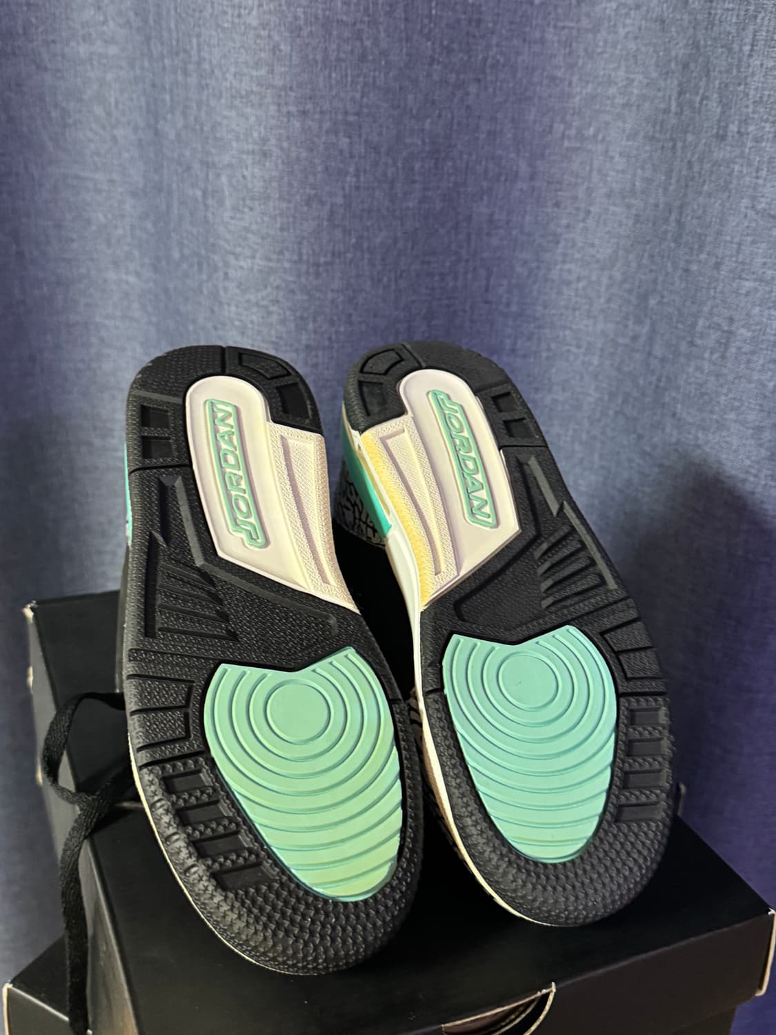 에어 조던 3 레트로 블랙 민트 (티파니) 상품이미지4