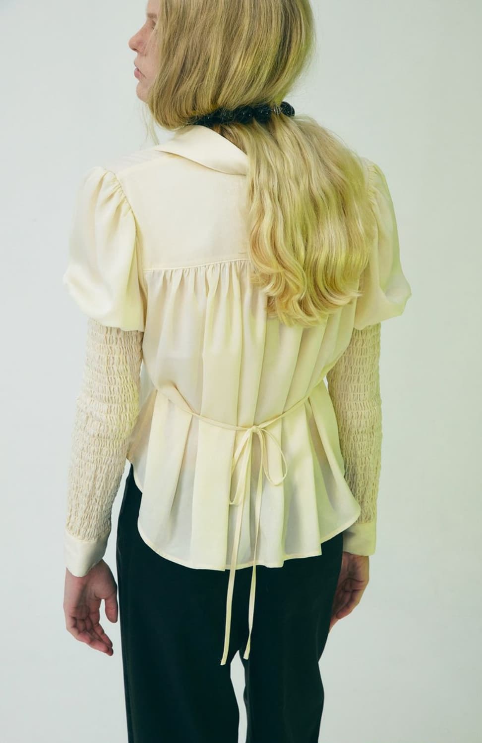 (택제거새상품) 김미더영 G_smocked puff silk shirt 상품이미지1