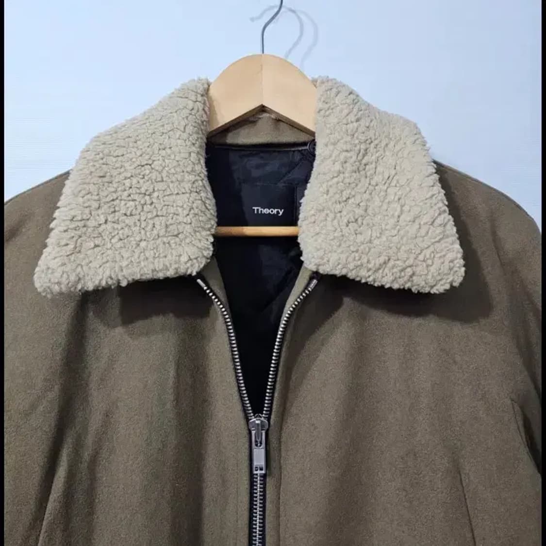 띠어리 남성 무스탕 점퍼 카키 95~100 상품이미지2