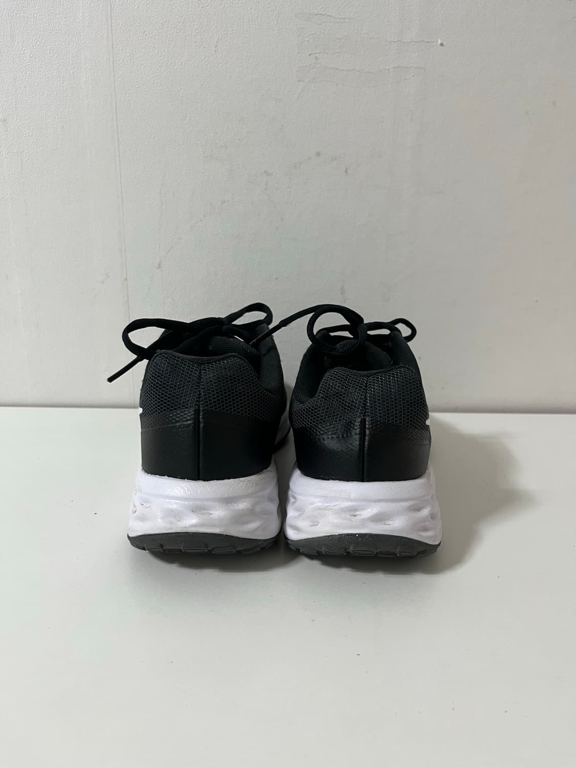 240 나이키 레볼루션6 운동화 정품 상품이미지2