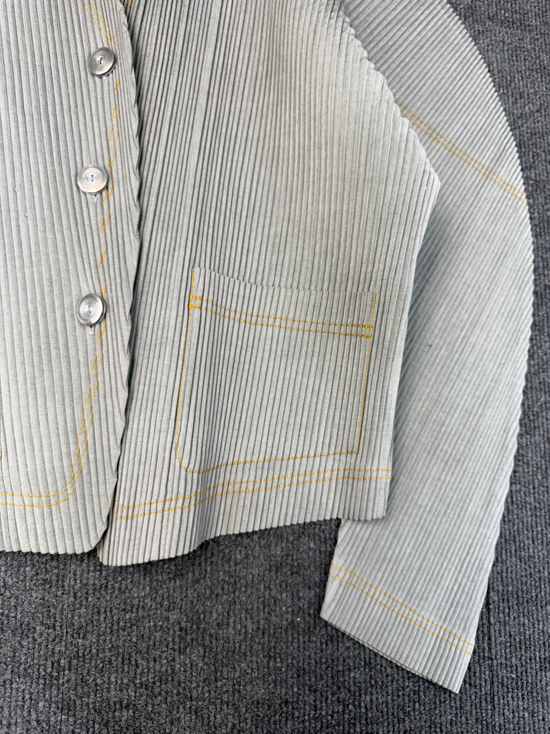 이세이미야케 플리츠 가디건 상품이미지3