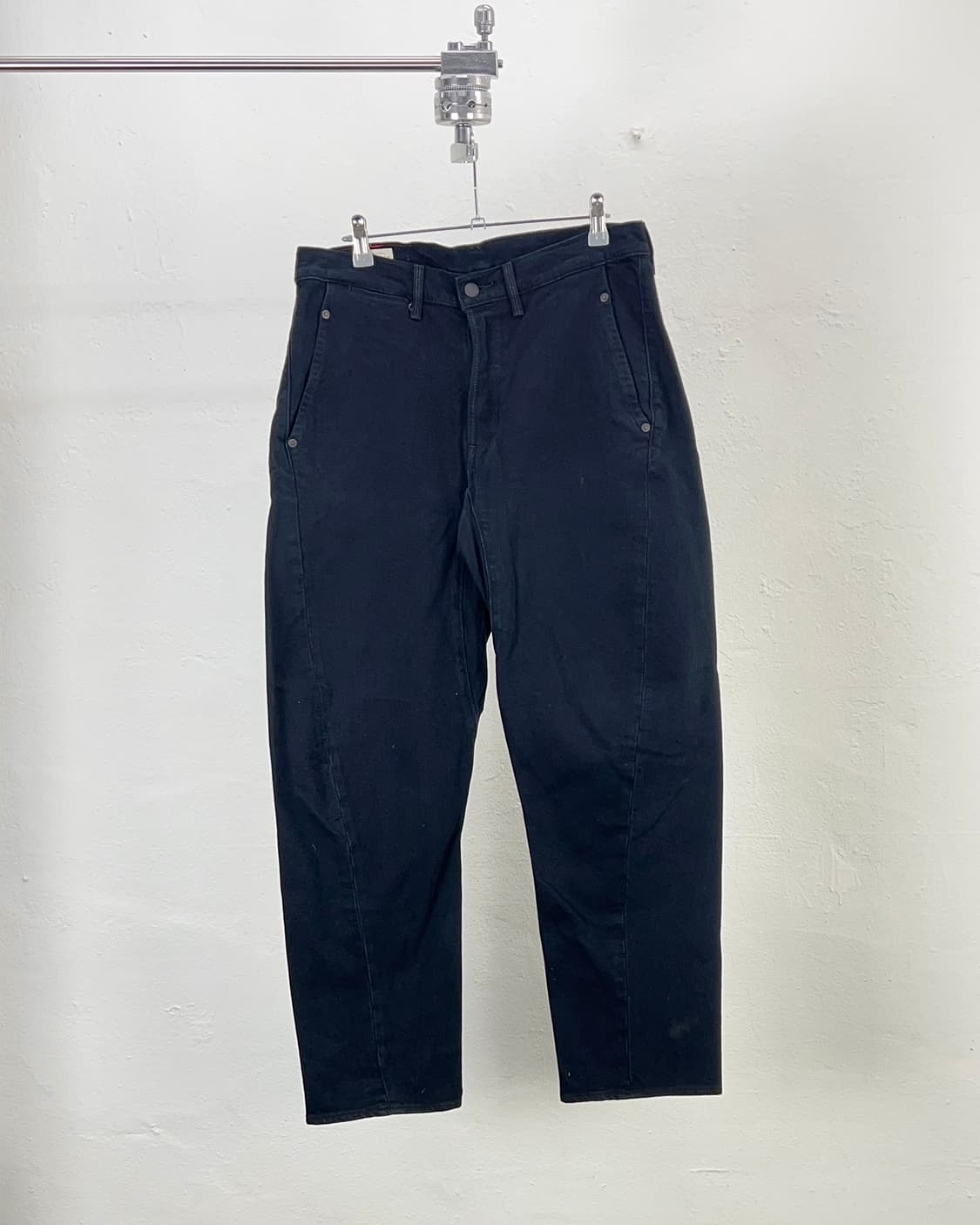 리바이스 엔지니어드 570 버튼 플라이 블랭크 탭 코튼 팬츠 상품이미지2