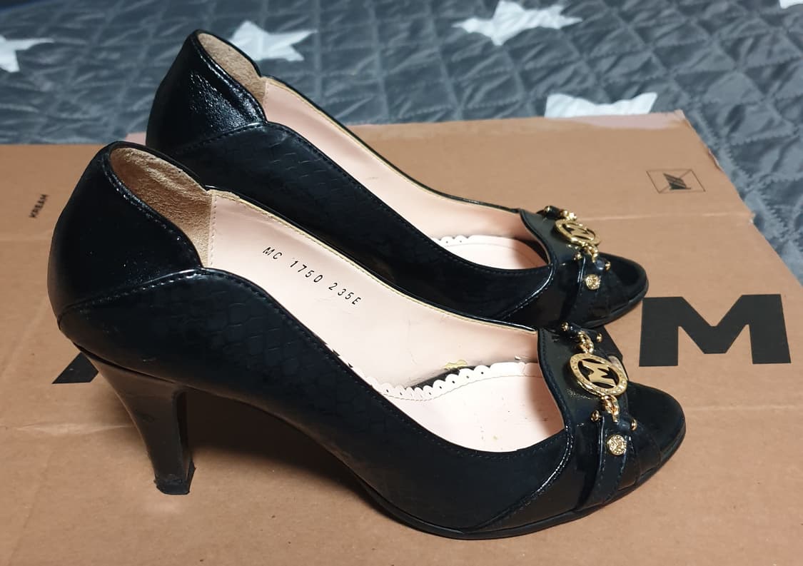 메트로시티 금장체인 하이힐 블랙 (235 D) 굽8cm 상품이미지3