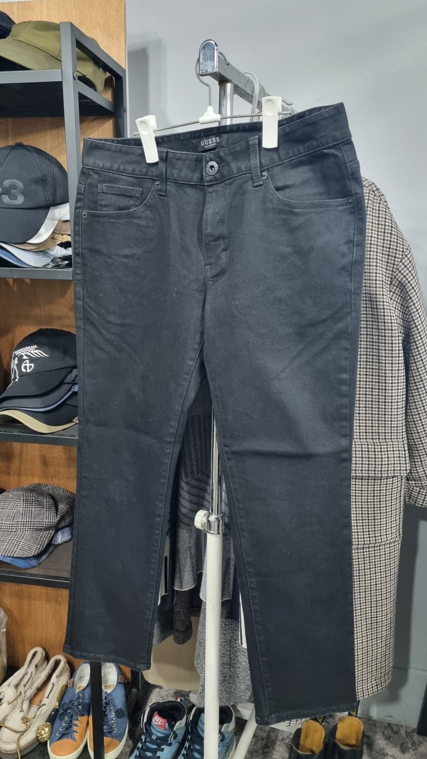 GUESS(게스) 스판덱스 블랙 데님팬츠 32size (2~3회착용) 상품이미지1