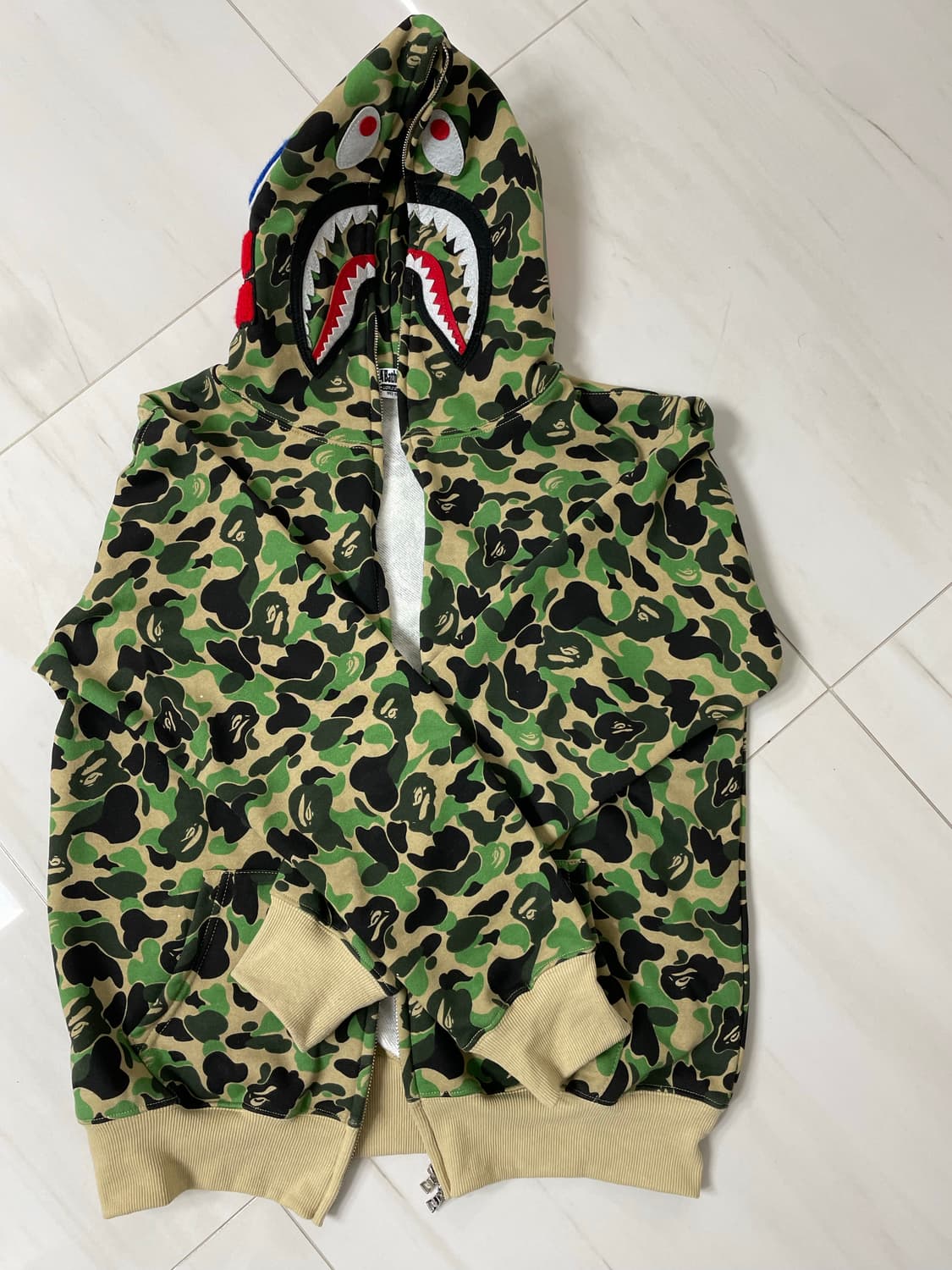 베이프 샤크 카모 후드집업 상품이미지1