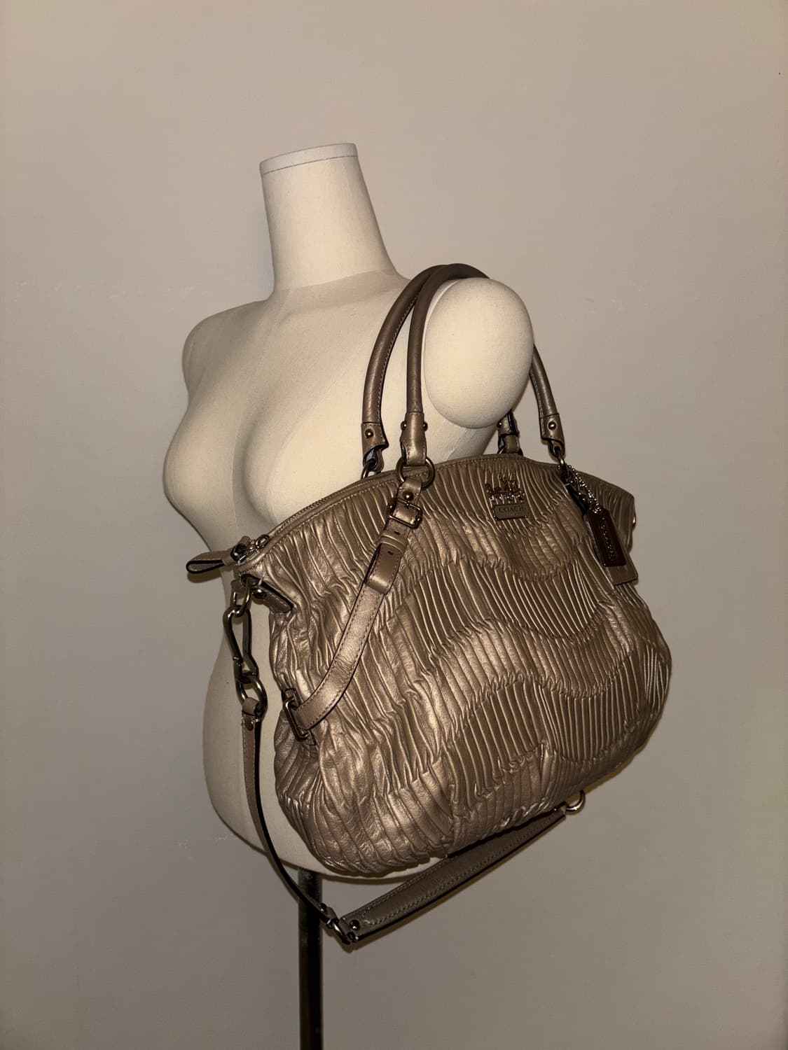 🚨연말세일🚨Coach Pink Gold shoulder bag 상품이미지3