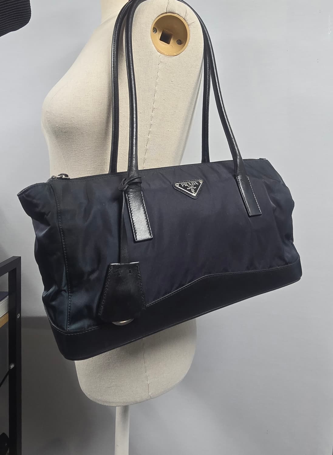 프라다 테수토 포코노 나일론 숄더백 상품이미지1