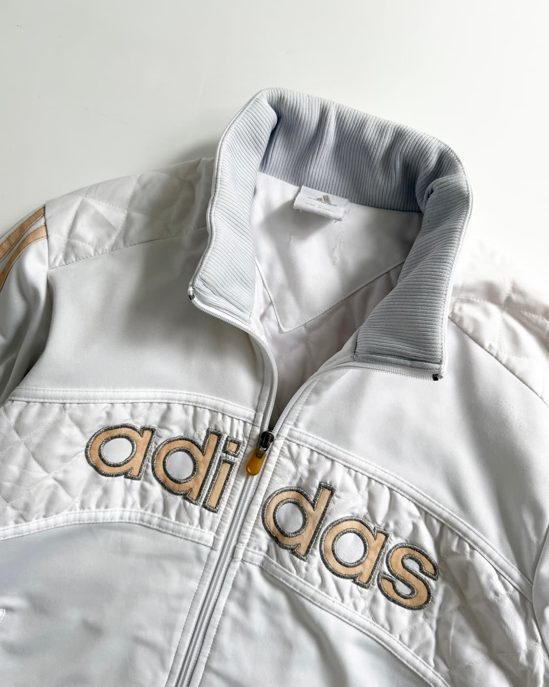 Adidas 아디다스 화이트/베이지골드 레터링로고 패디드 자켓 상품이미지4