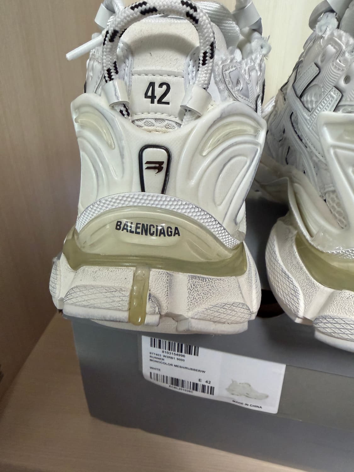 새상품 발렌시아가 신상 러너 스니커즈 화이트 42사이즈 상품이미지9
