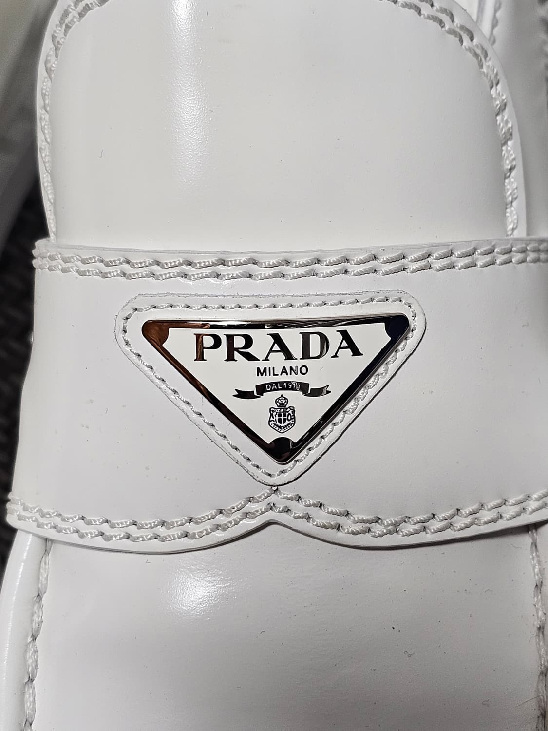 프라다 브러쉬드 가죽 로퍼 상품이미지7