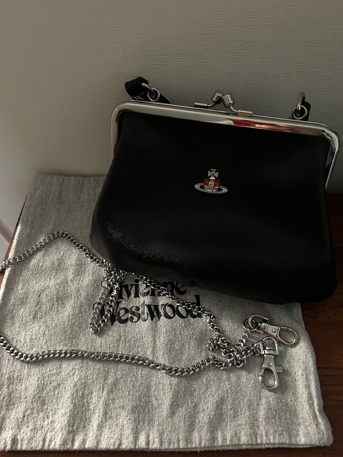 비비안 그래니 프레임 펄스 하트 오브 크로스백 (빨간하트) 팝니다. 상품이미지2