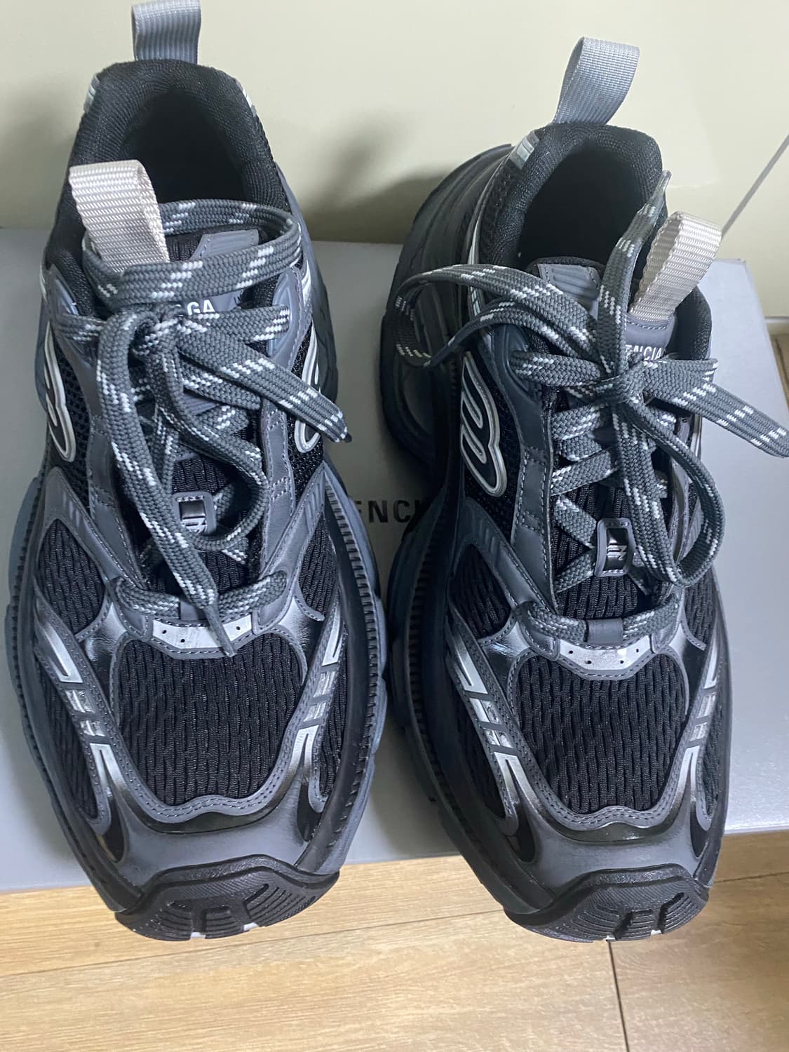 발렌시아가 6xl 43 블랙 그레이 상품이미지8