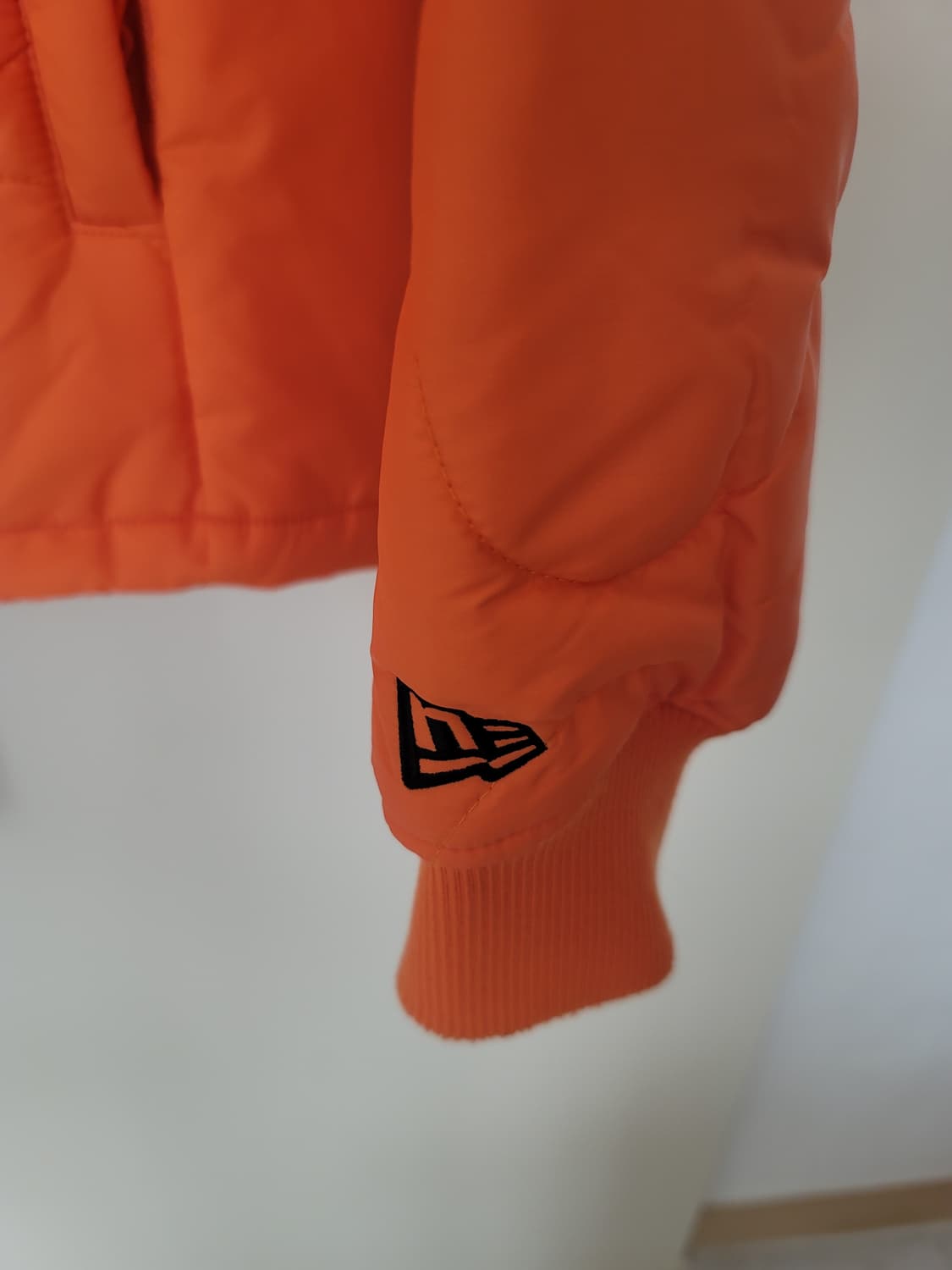 뉴에라 오렌지 퀄팅자켓 M 95~100사이즈 상태극상

 상품이미지3