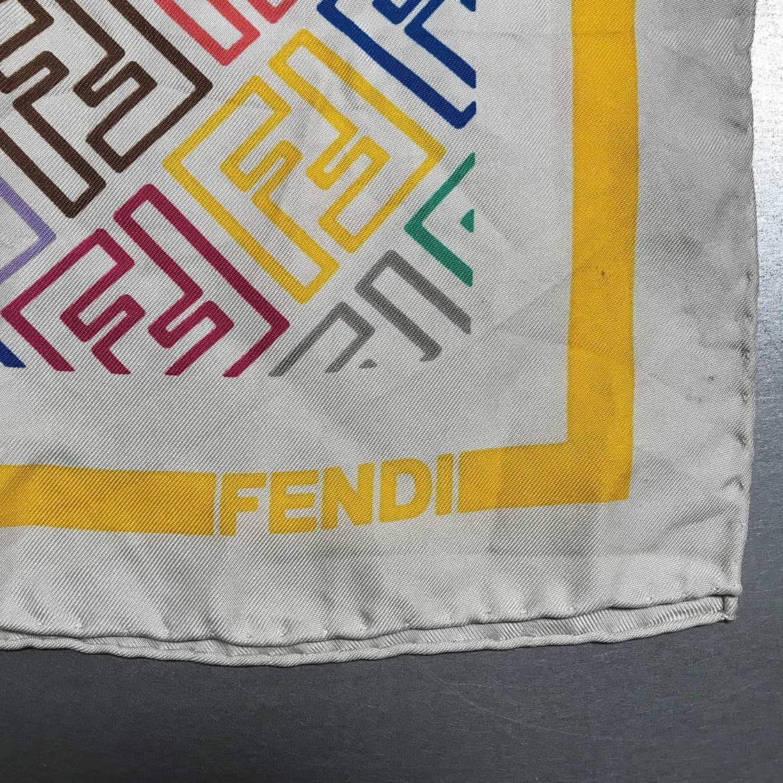 펜디 로고 실크 스카프 상품이미지4