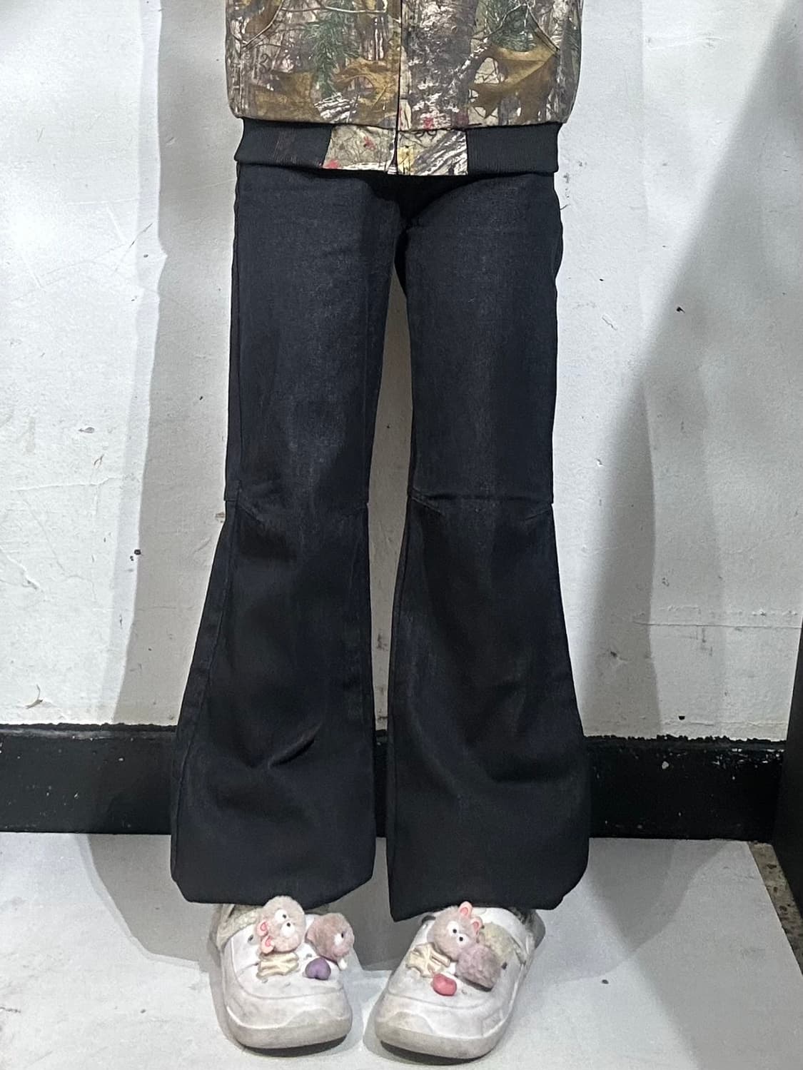 마뗑킴 흑청 로우햄 하이웨스트 부츠컷 데님 팬츠 청바지  상품이미지2