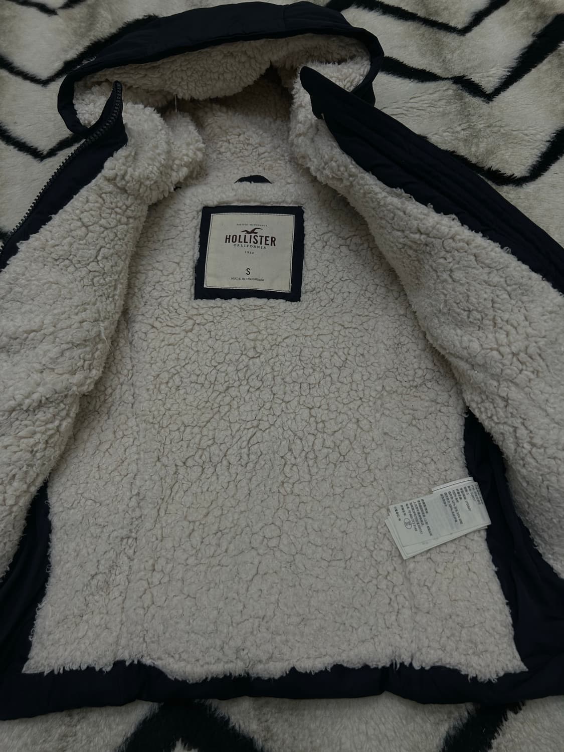 [S]홀리스터 쉐르파 후드 패딩조끼/짙은네이비/슬림 상품이미지4