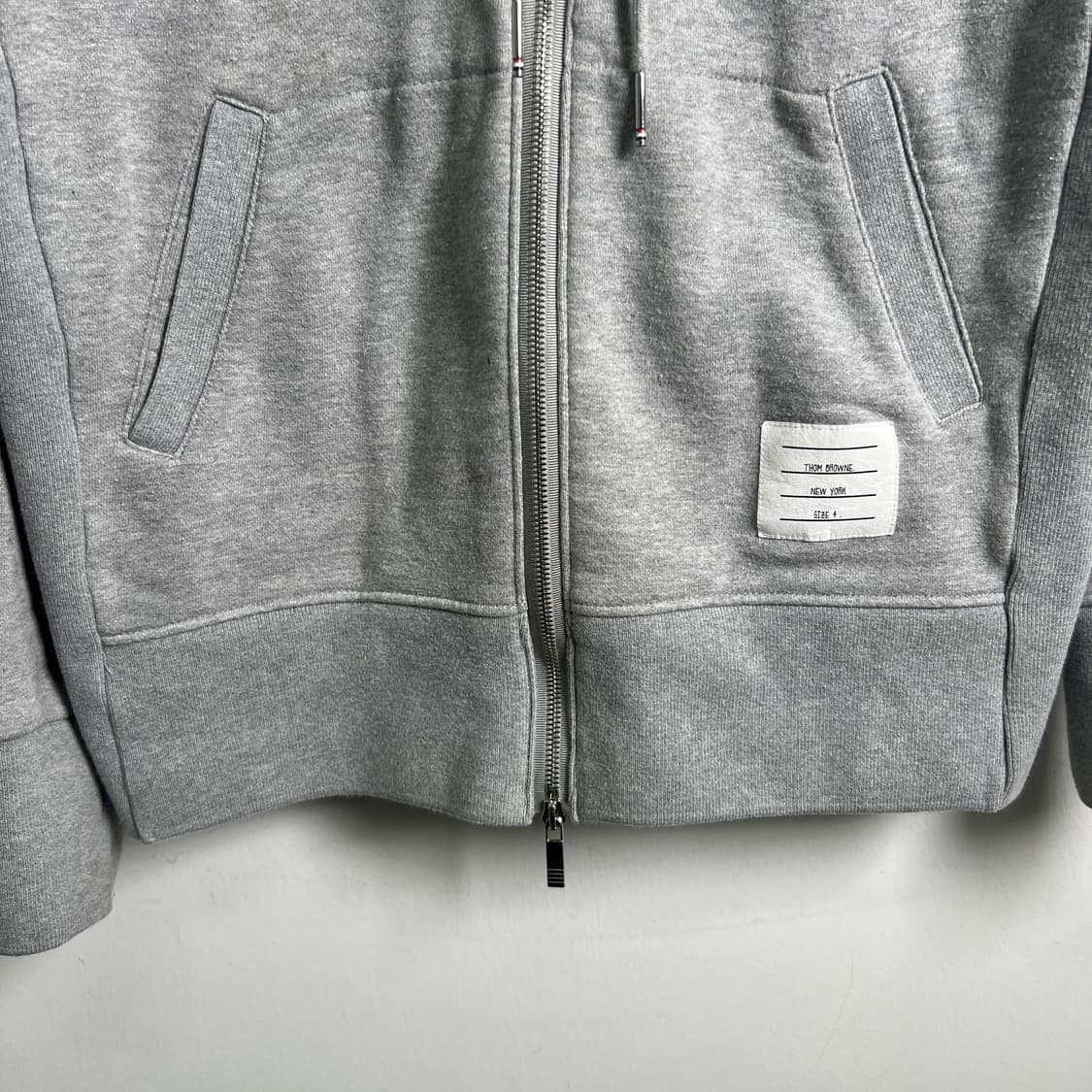 THOM BROWNE 톰브라운 사선 완장 클래식 후드 집업  상품이미지5