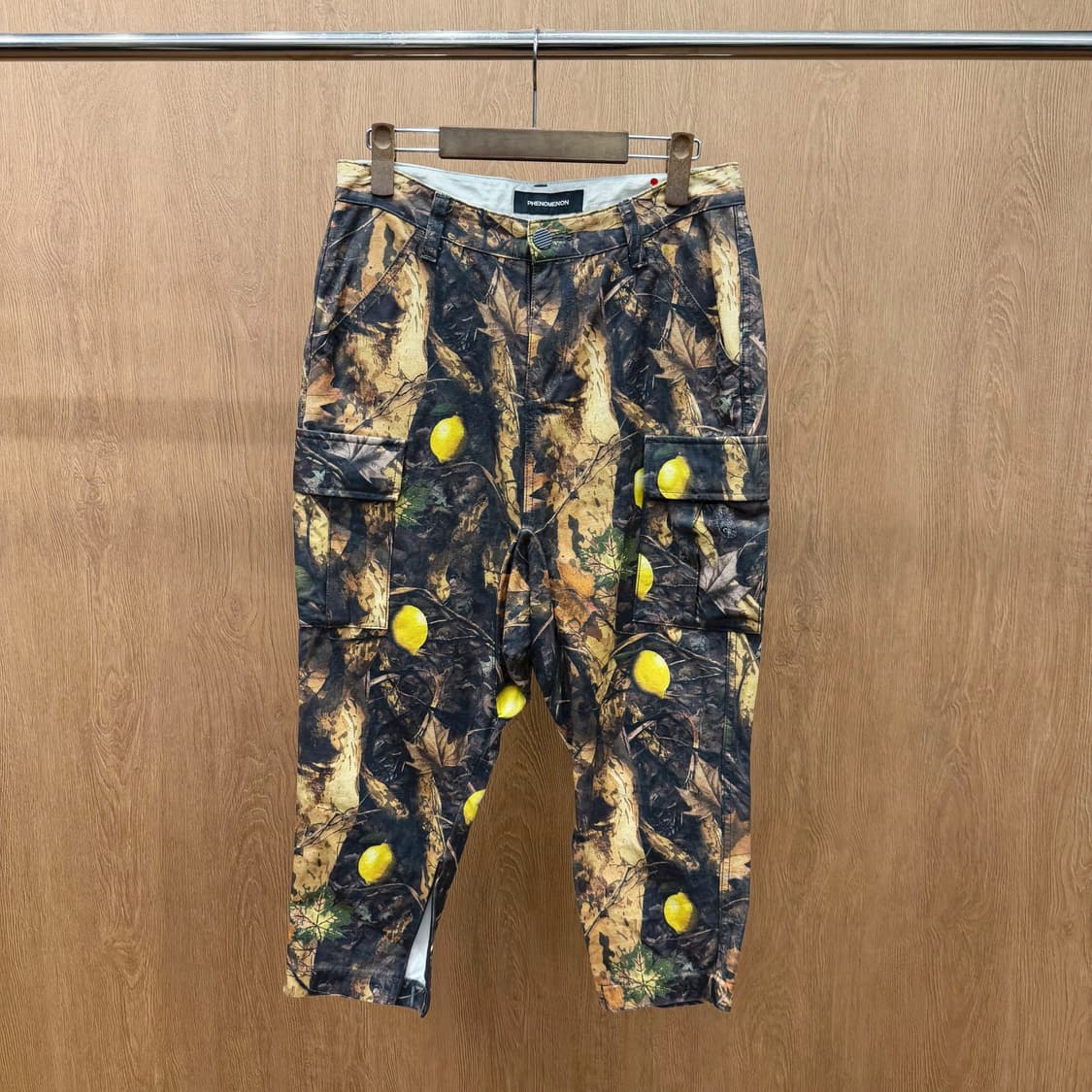 페노메논 7부 카고 팬츠 리프 레몬 패턴 밑단 사이드 지퍼 디테일 브라운 상품이미지2