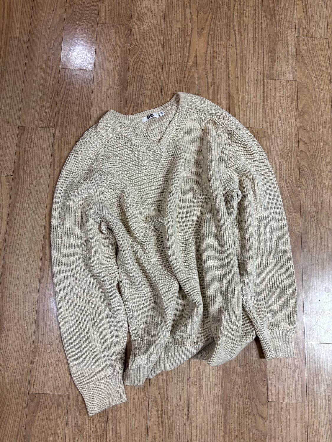 U V-Neck Long-Sleeve Sweater 상품이미지1