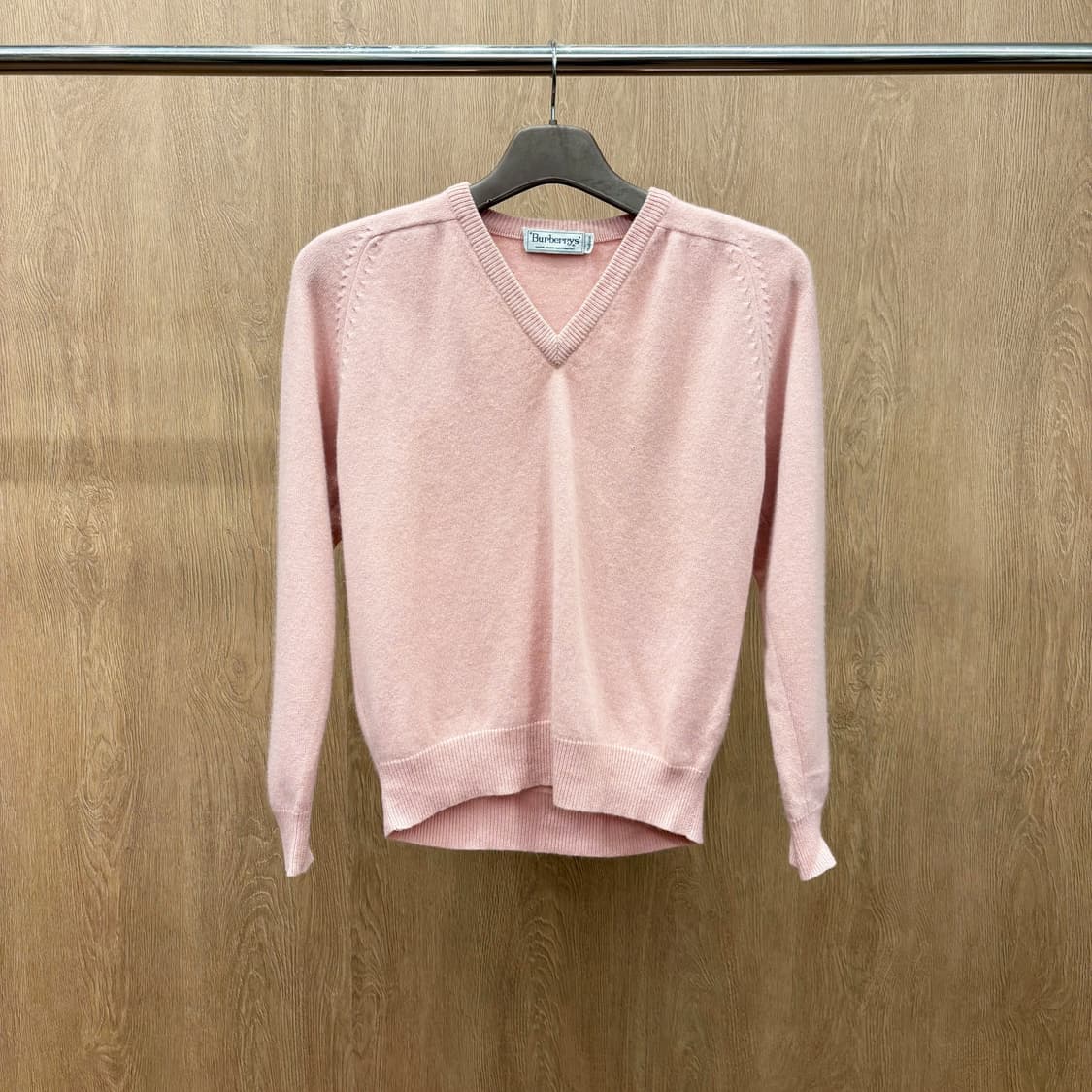 버버리 브이넥 울 앙고라 니트 스웨터 트위스트 조직 디테일 페일 핑크 상품이미지2