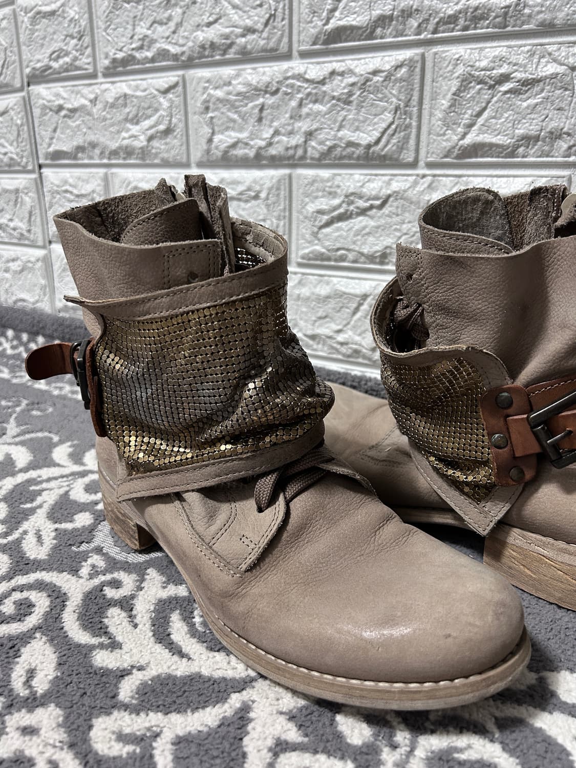 이탈리안 스웨이드 레이어드 스트랩 앵클 부츠 상품이미지3