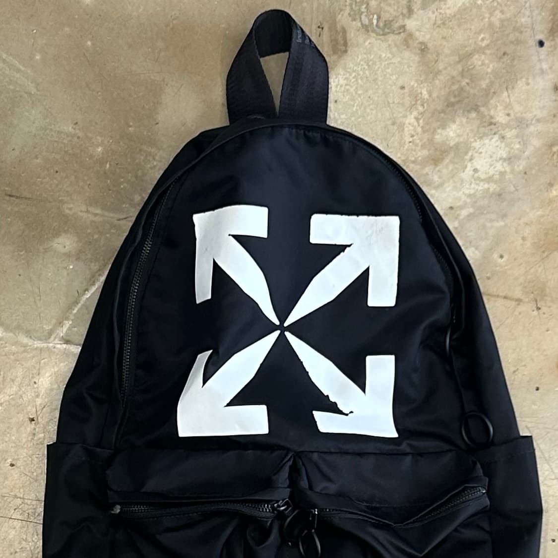 OS 새상품 오프화이트 화이트 애로우 블랙 백팩 상품이미지1
