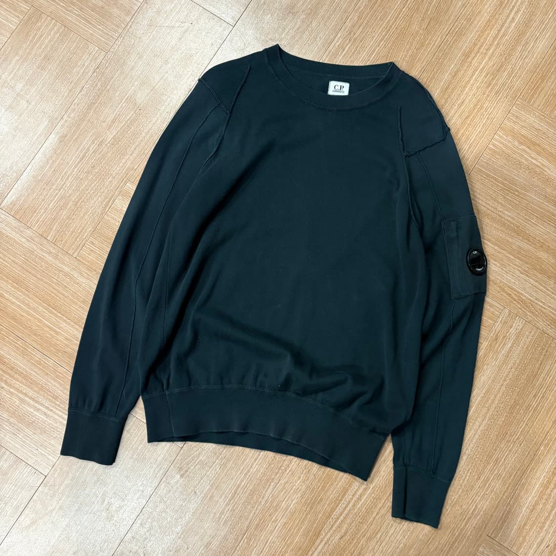 씨피컴퍼니 절개 디테일 니트 상품이미지1