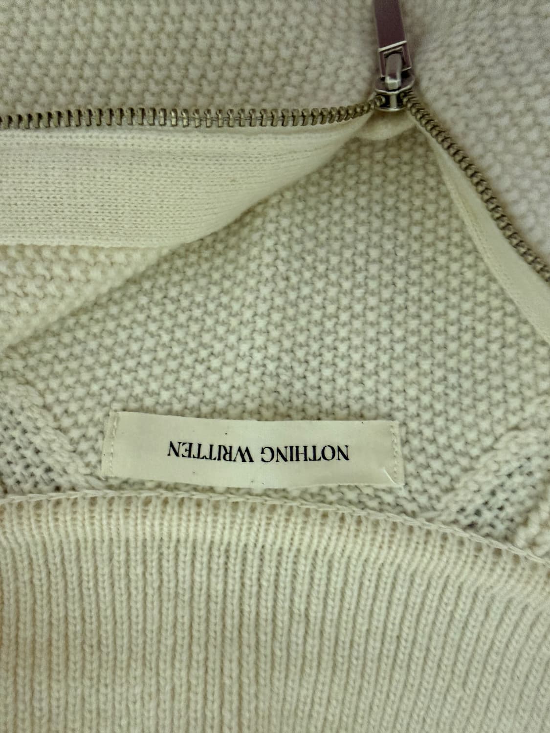 낫띵리튼 집업 니트 상품이미지4