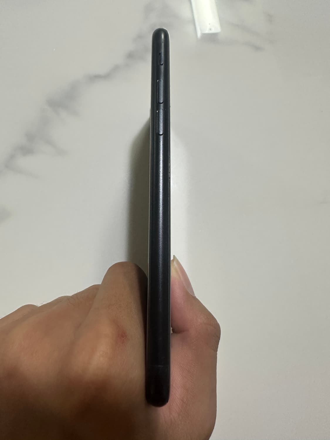 아이폰 se2 블랙 64기가 상품이미지3