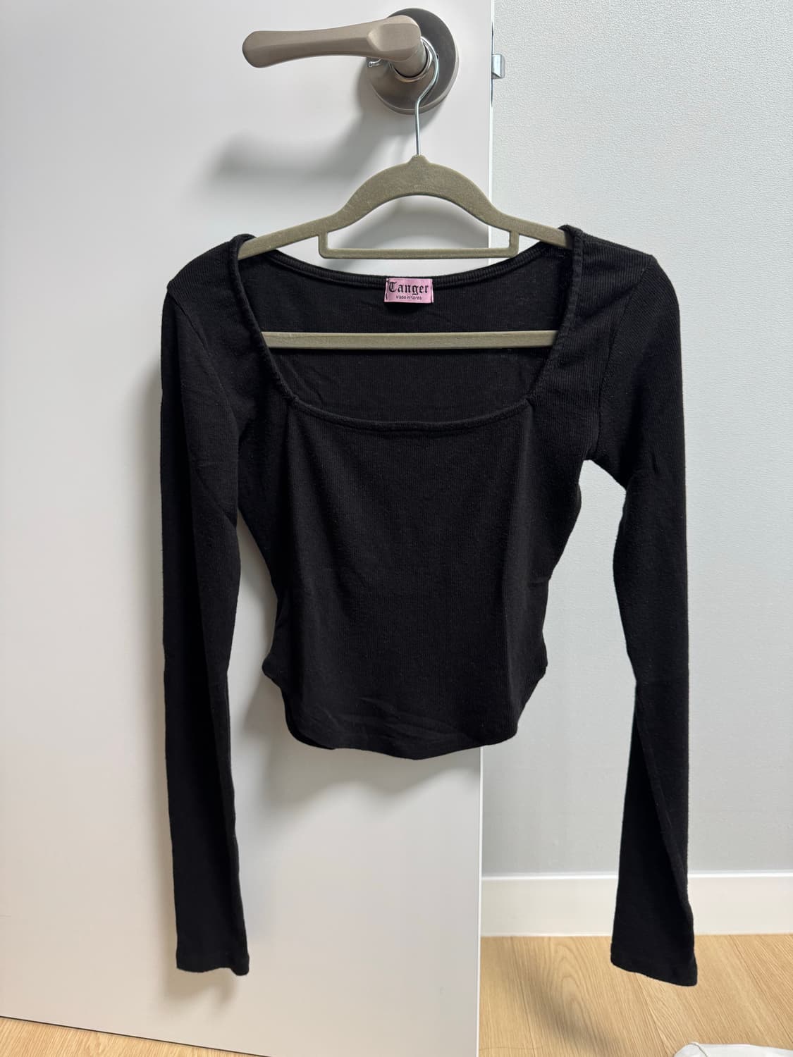 tanger 텐저 사이드 슬릿탑 스퀘어넥 긴팔 티셔츠 상품이미지1