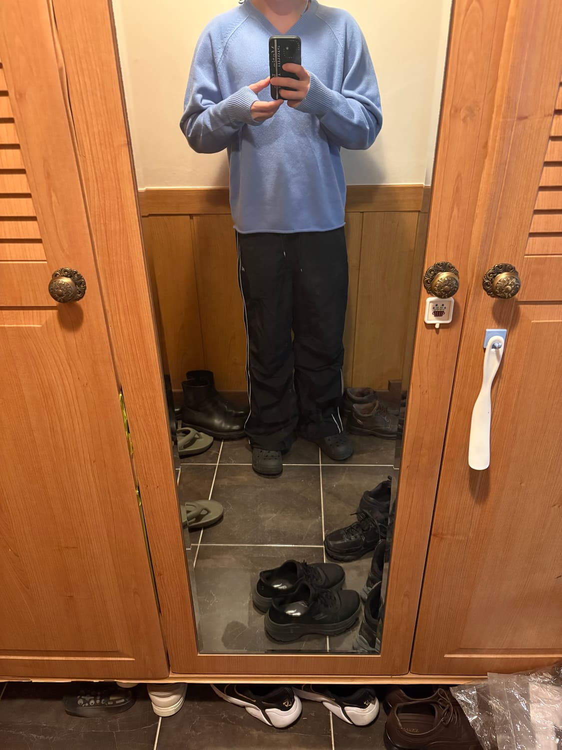 COS 브이넥 니트 라지 상품이미지2