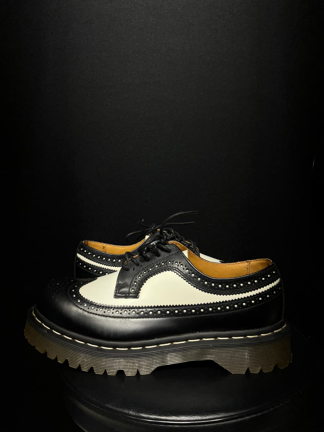 닥터마틴 블랜앤화이트 스므스 로퍼 상품이미지4