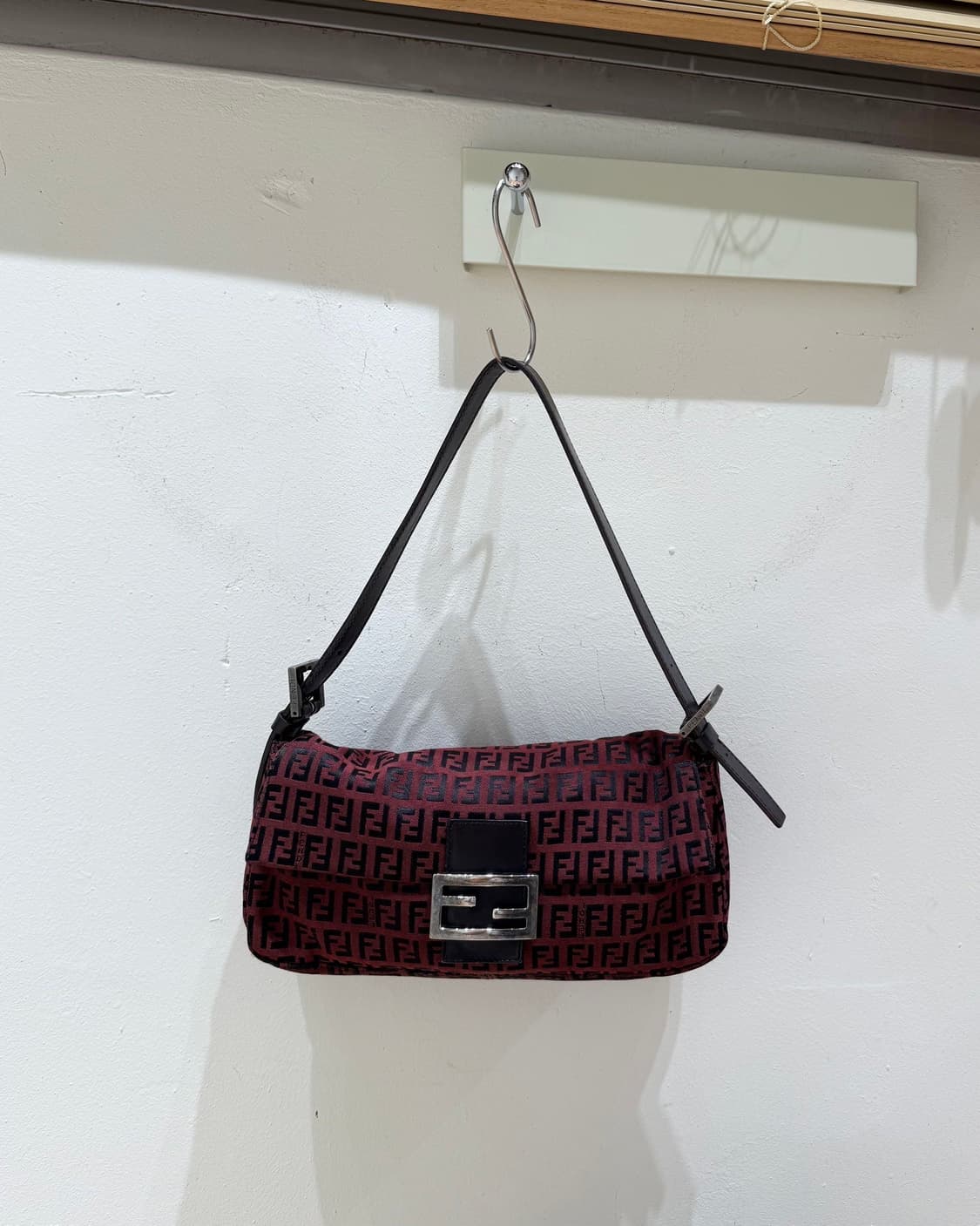 펜디 버건디 주카 바게트백  상품이미지1