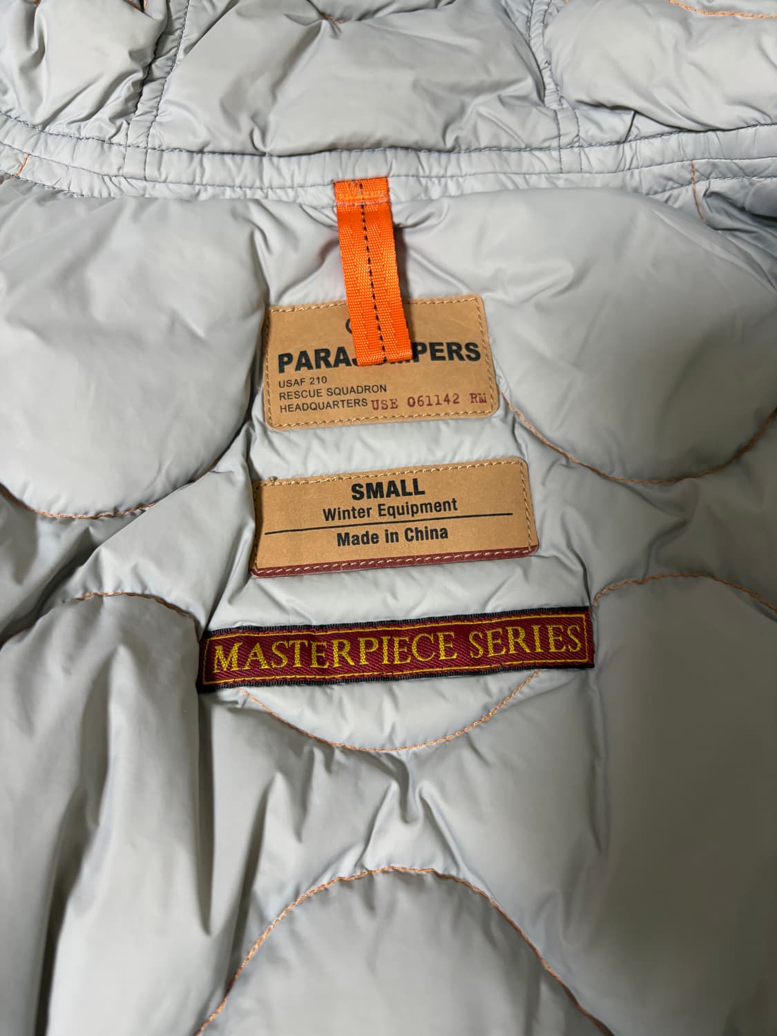 [급처 상태좋음 한글텍 s] 파라점퍼스 고비 상품이미지4