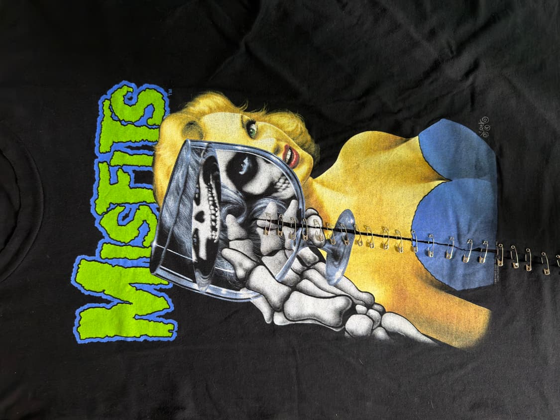 Distressed Misfits 20years of Terror T 상품이미지2