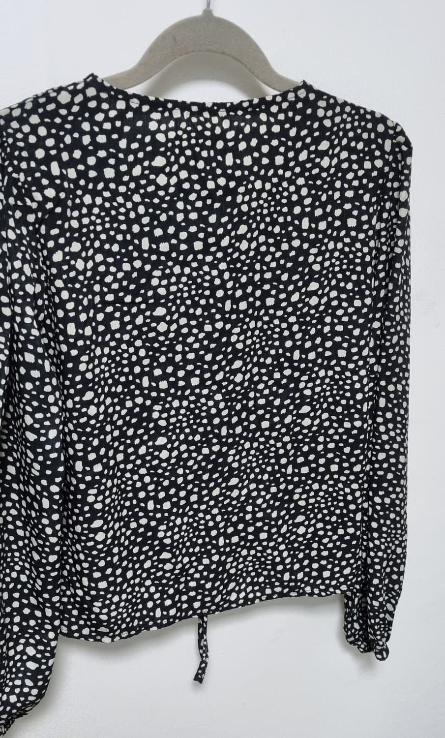 블랙 셔링 블라우스 상품이미지4