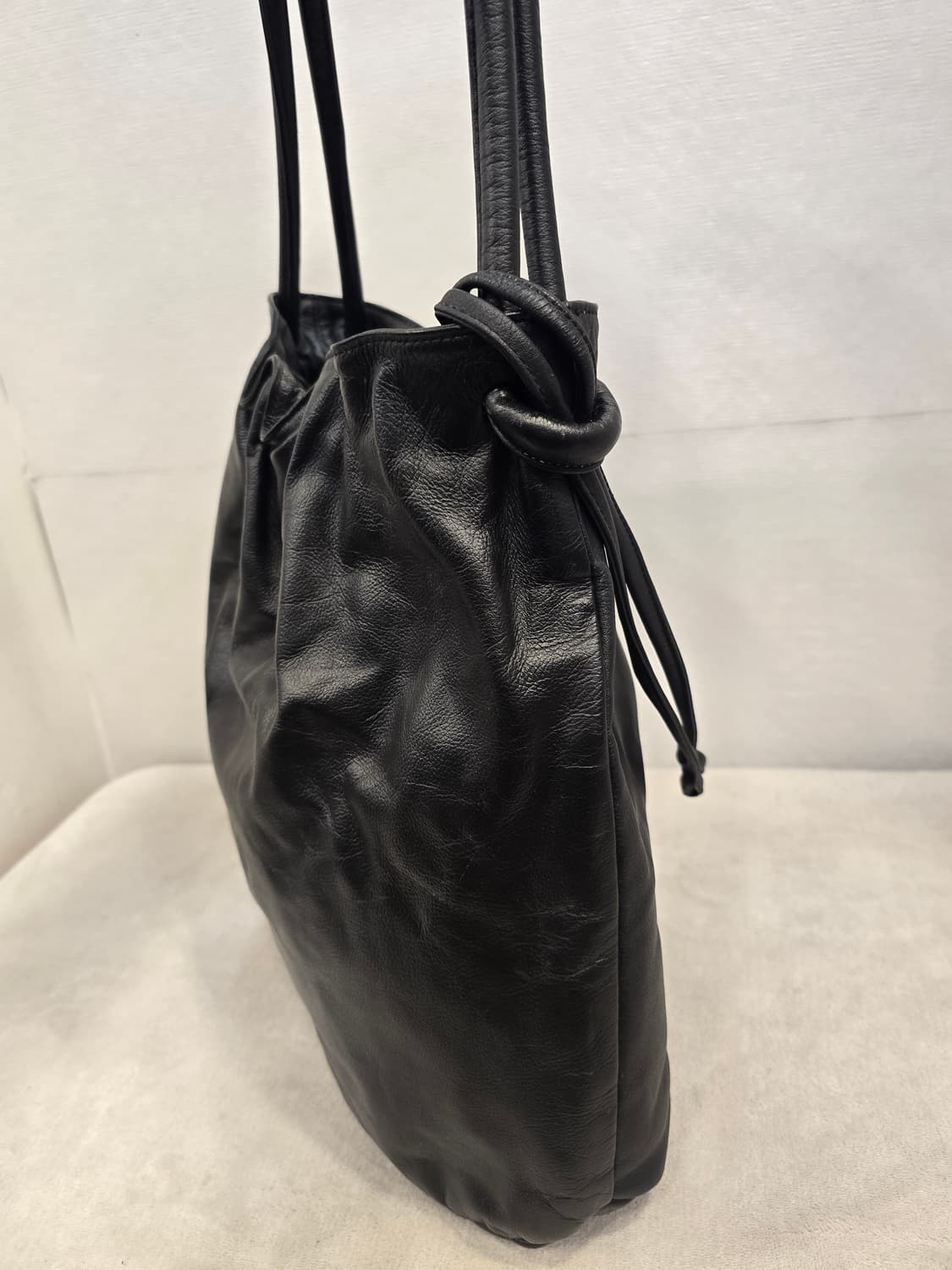 아우로 Ouro 블랙 셔링 복조리백 숄더백 상품이미지6