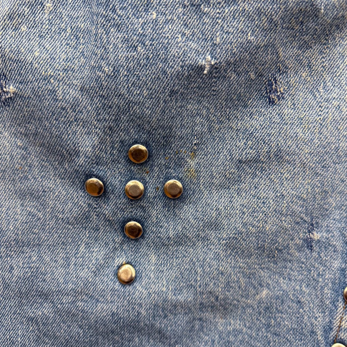 리바이스 클래식 데님 슬리브리스 베스트 메탈 스터드 워싱 디테일 중청 상품이미지9