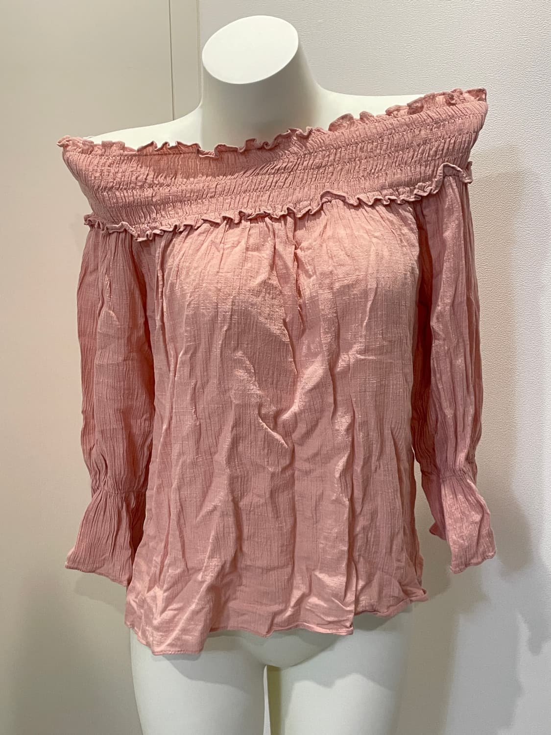 핑크 여리핏 셔링 오프숄더 블라우스 상품이미지1