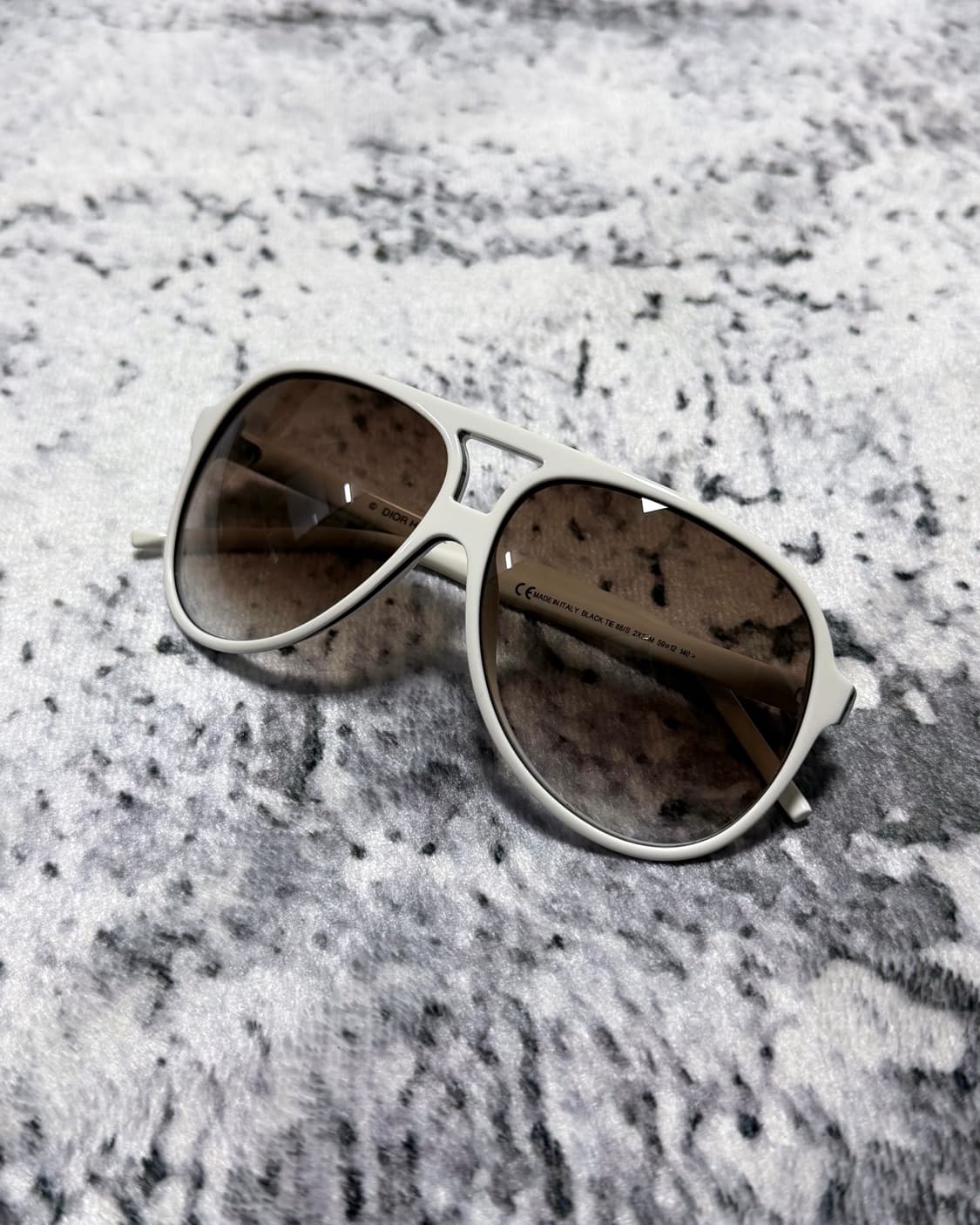 디올옴므 블랙타이 선글라스 화이트 OS 상품이미지1