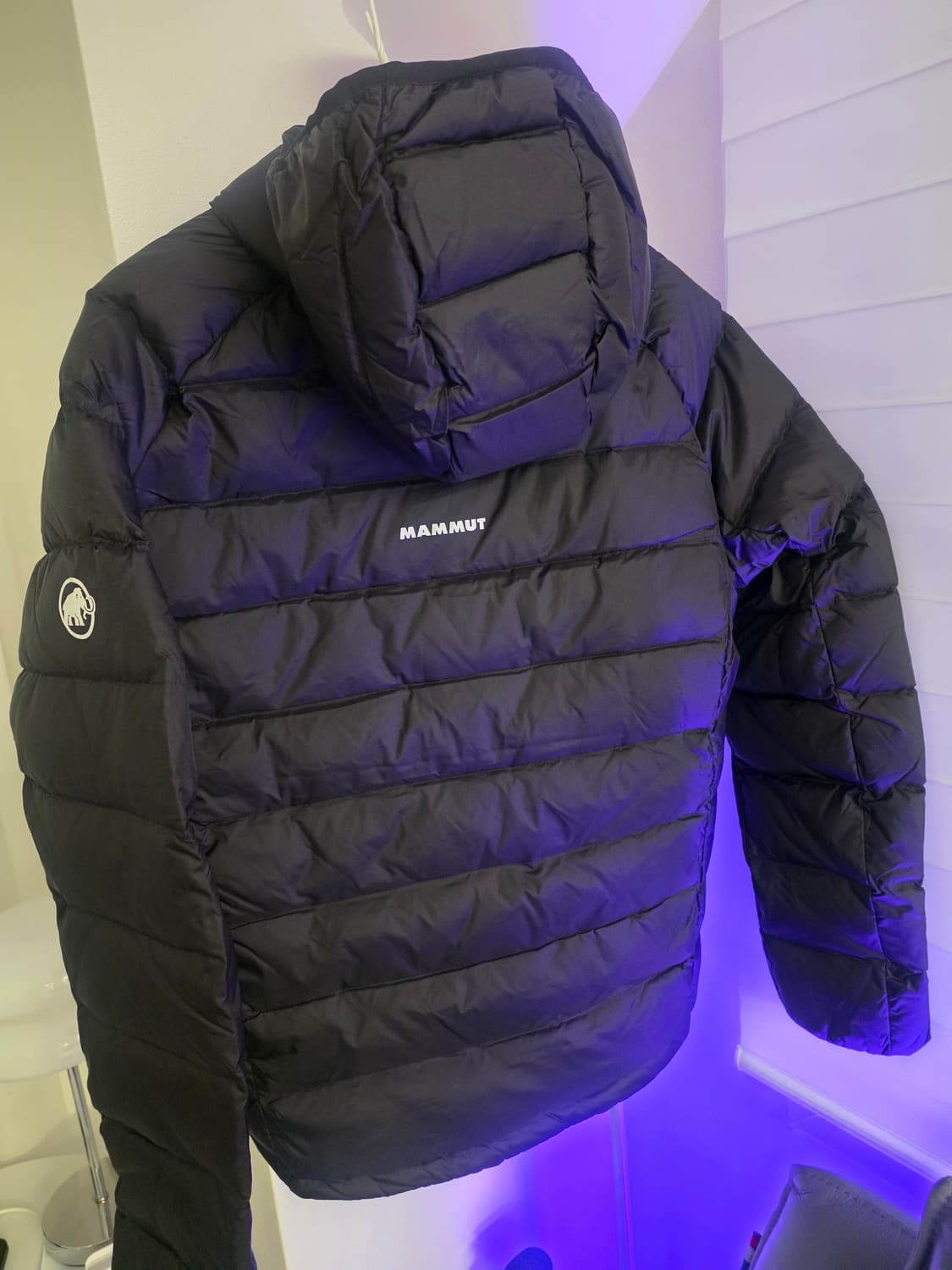 마무트 스위스 명품패딩 새상품 xl （블랙) 상품이미지4