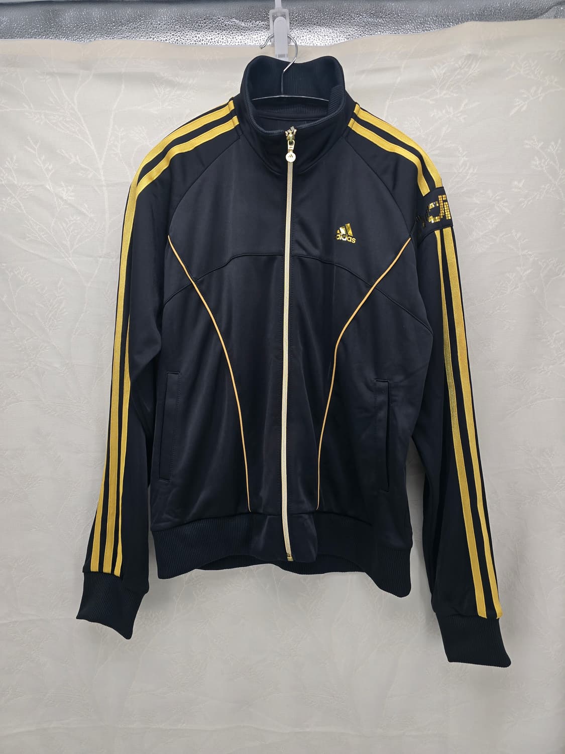 아디다스 블랙/골드 삼선 트랙탑 상품이미지1