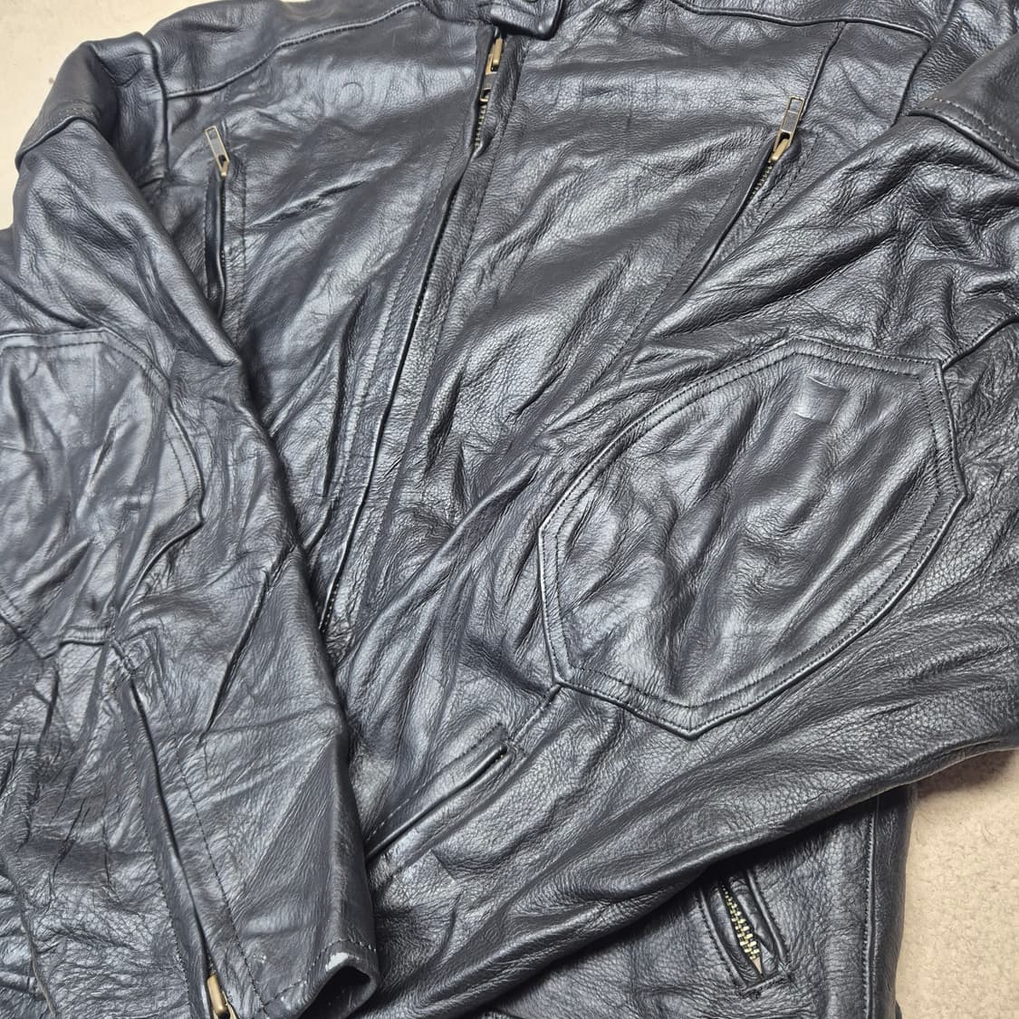 라이더 자켓 소가죽


  상품이미지4